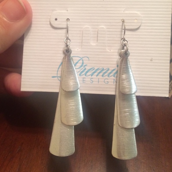 Matte silver earrings!