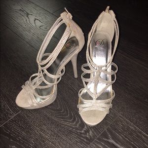 Size 10 heels (never been worn before)