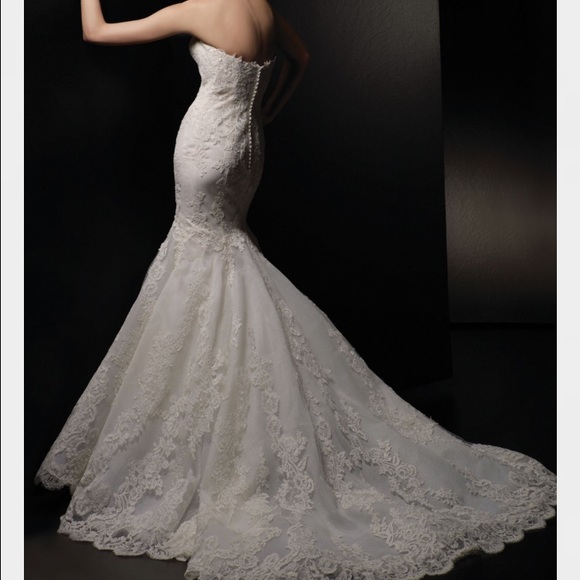 Dakota Enzoani Wedding Gown - Picture 2 of 2