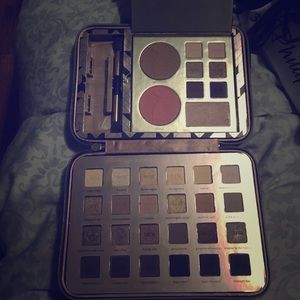 Eye shadow pallet