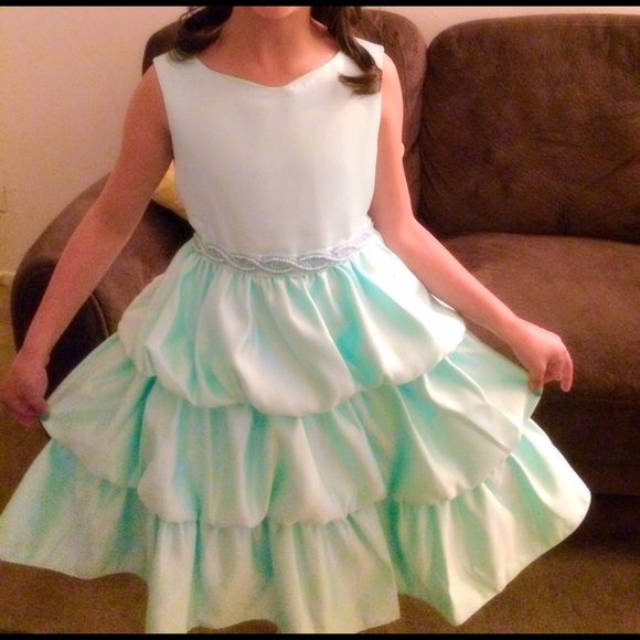 Formal girls dress - Picture 4 of 4