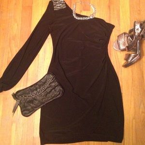 Half sleeveless little black dress