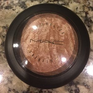 MAC Mineralize Skinfinish color: Soft and Gentle
