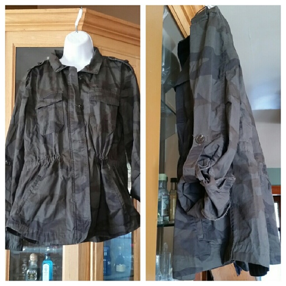 💜New Light Weight CAMOUFLAGED Utility jacket! - Picture 4 of 4