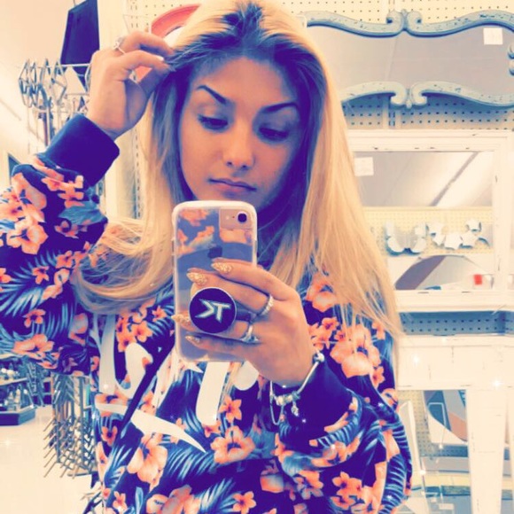 Meet your Posher, Miranda - Picture 2 of 3