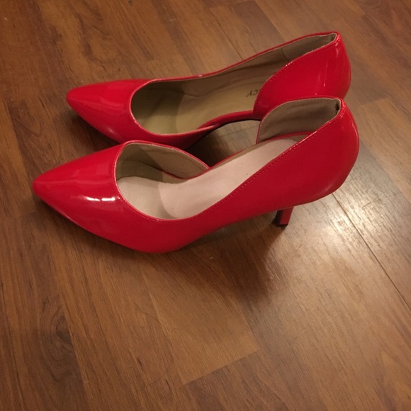 Red patent leather pumps
