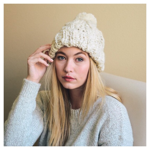 Last One- Chunky Knit Pom Pom Beanie - Picture 4 of 4