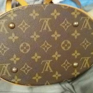 Bucket bag authentic date code aroo52