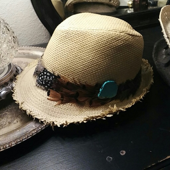 Milani paper hat