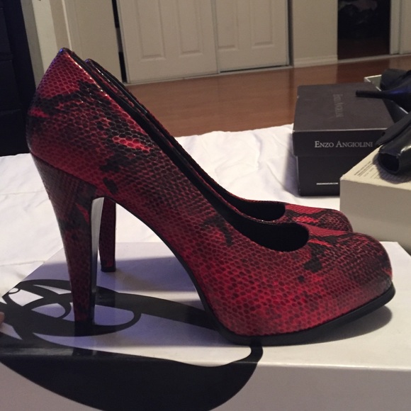 Nine West faux snake skin heel