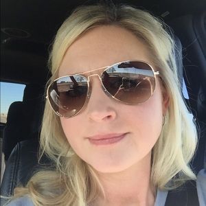 Meet your Posher, Brooke