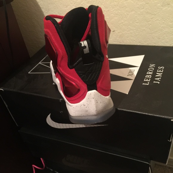 Lebron XIII - Picture 3 of 3