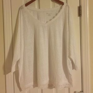 Beautiful 3/4 Sleeve Rop with Lace Trim