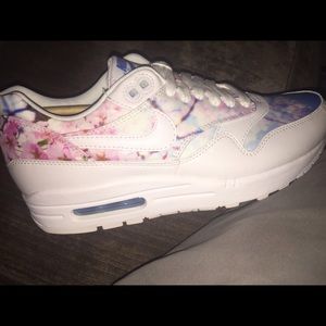 Women's "cherry blossom" air max 1