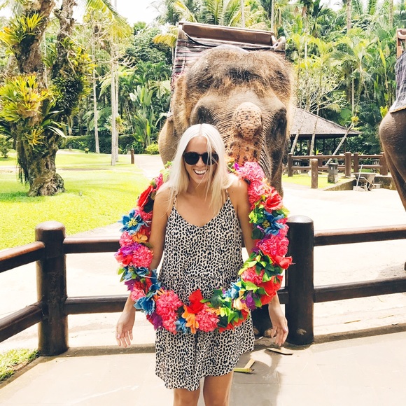 Meet your posher! - Picture 2 of 5