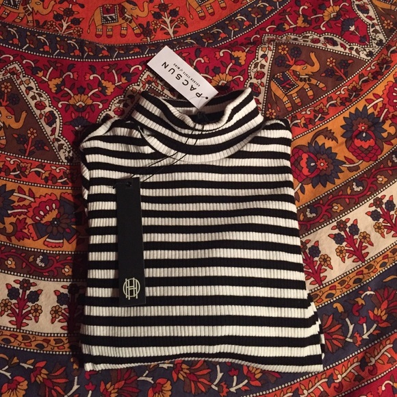 House of Harlow long sleeve turtleneck