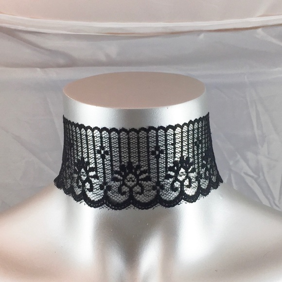 NEW DELICATE BLACK LACE CHOKER NECKLACE