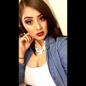 Meet your Posher, Elizabeth