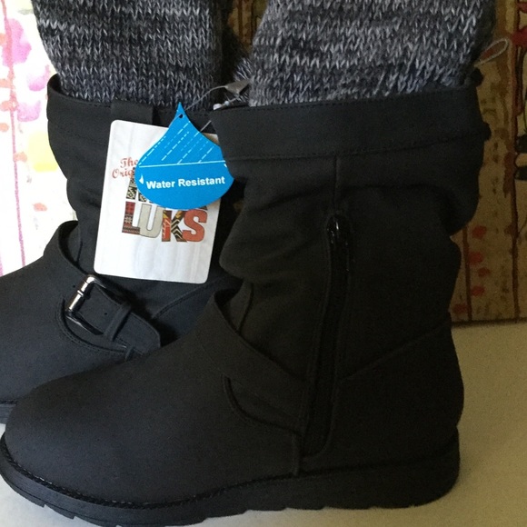 HOST PICK 🎉MUK LUKS BLACK-CUFFED BOOTS - Picture 2 of 4