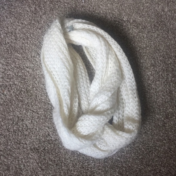 White knitted infinity scarf