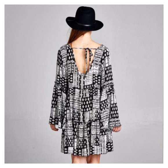 💥HP 10/28💥ADORABLE BELL SLEEVE TUNIC OR DRESS! - Picture 2 of 3