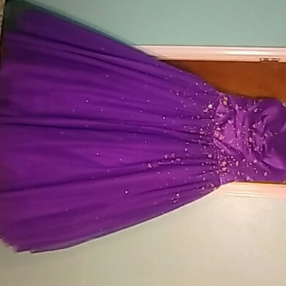 Brand new never worn strapless prom dress