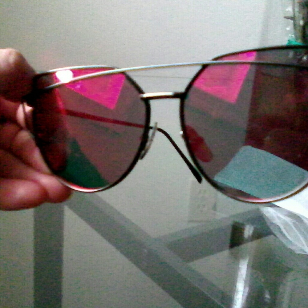 ?Red &Black Mirrored Sunnies ? BNWT ?? - Picture 3 of 8
