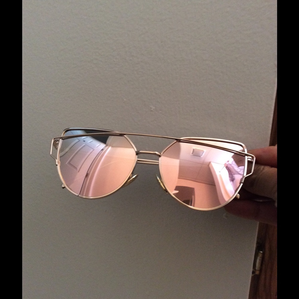 ?Red &Black Mirrored Sunnies ? BNWT ?? - Picture 7 of 8