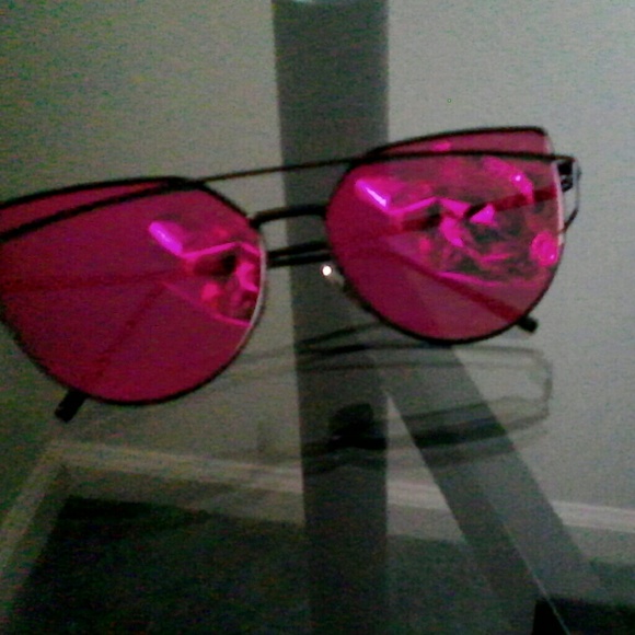 ?Red &Black Mirrored Sunnies ? BNWT ?? - Picture 2 of 8