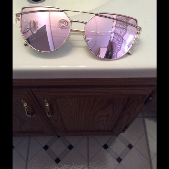 ?Red &Black Mirrored Sunnies ? BNWT ?? - Picture 6 of 8