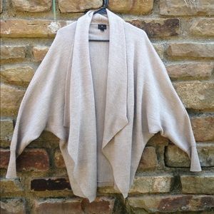 Beige Worthington oversized sweater.