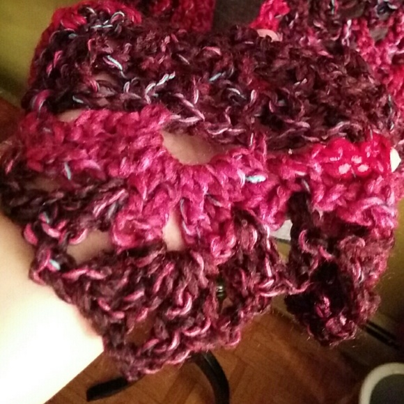 "THE SOPHIE" HANDMADE FESTIVAL SHAWL - Picture 4 of 4