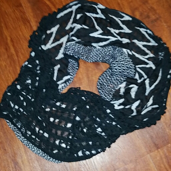 Buckle BKE scarf