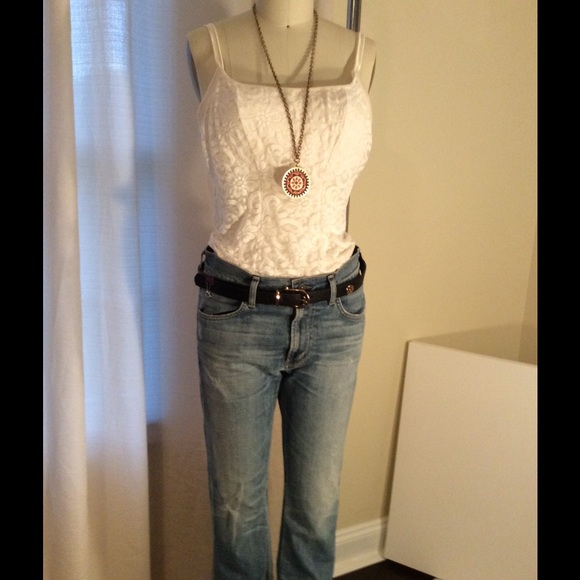 fun top. fully showing off or worn under an shirt