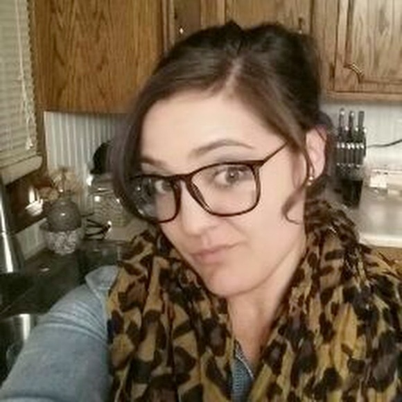 Meet your Posher, Cassandra