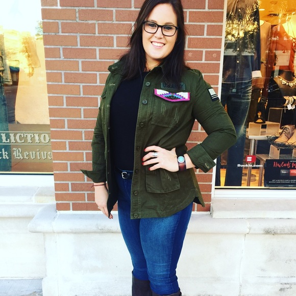 Meet your Posher, Kelsey - Picture 2 of 2