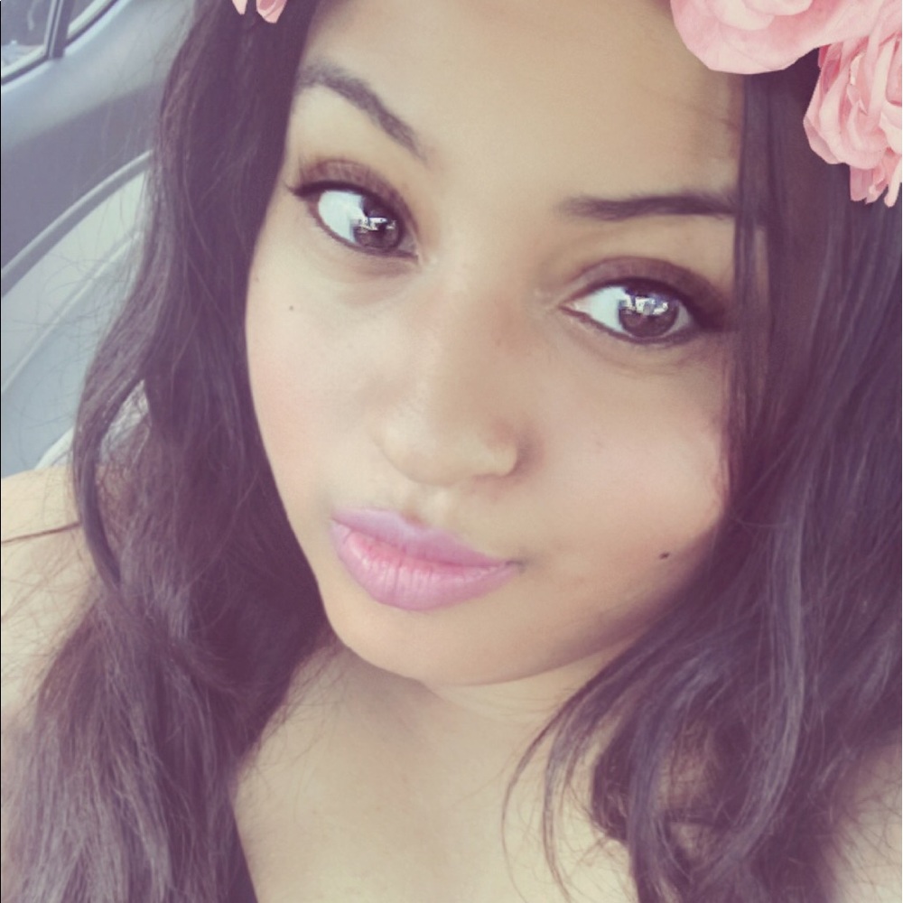 Meet your Posher, Alexis