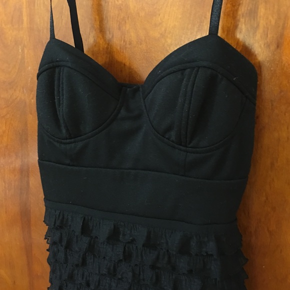 💋 Short & sweet ruffle LBD 💋