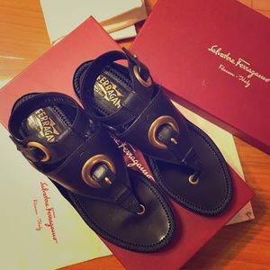 NIB SALVATORE FERRAGAMO LEATHER SANDALS BLACK 7M