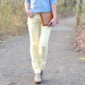 Pale Yellow AE Skinny Jeans - 8
