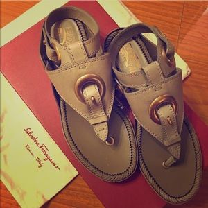 SOLD ✌️️ Salvatore Ferragamo Gray leather sandals