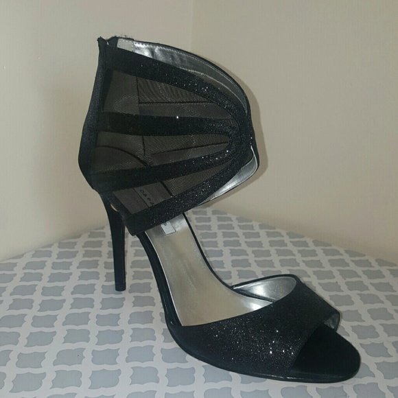 Shoes - Picture 2 of 4