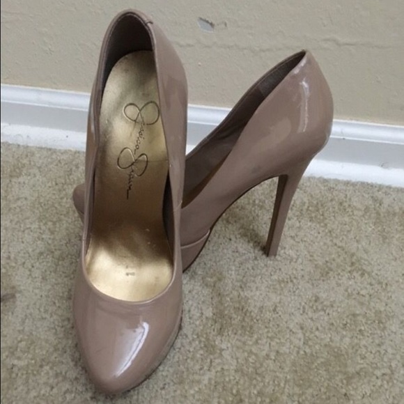 Jessica Simpson pumps