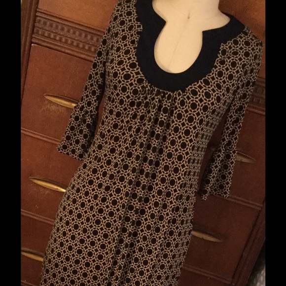 Navy and tan tunic top EUC