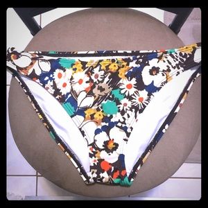 NWOT Victoria's Secret Swim Bottom medium