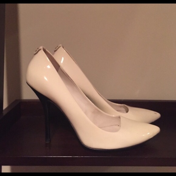 Gucci White Patent Leather Pump