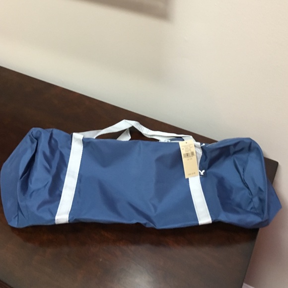 NWT - AMERICAN EAGLE DUFFLE BAG