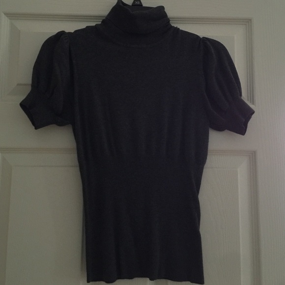 Gray short sleeve sweater with key hole back