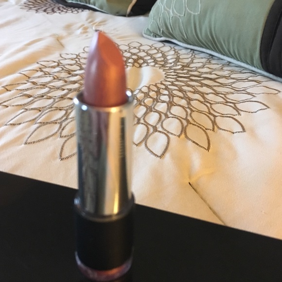 Motives lipstick-brand new