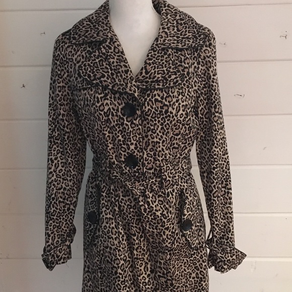 Trench coat with pockets worn one like new